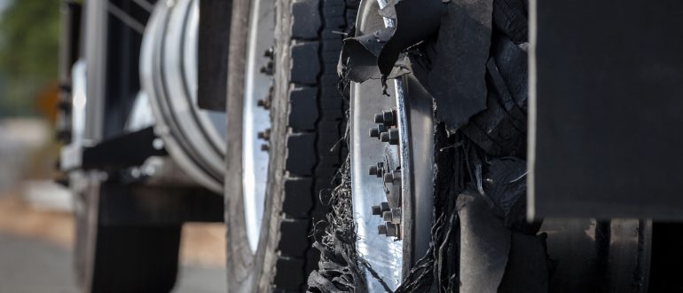 WHAT TO DO IF YOUR BIG RIG HAS TROUBLE